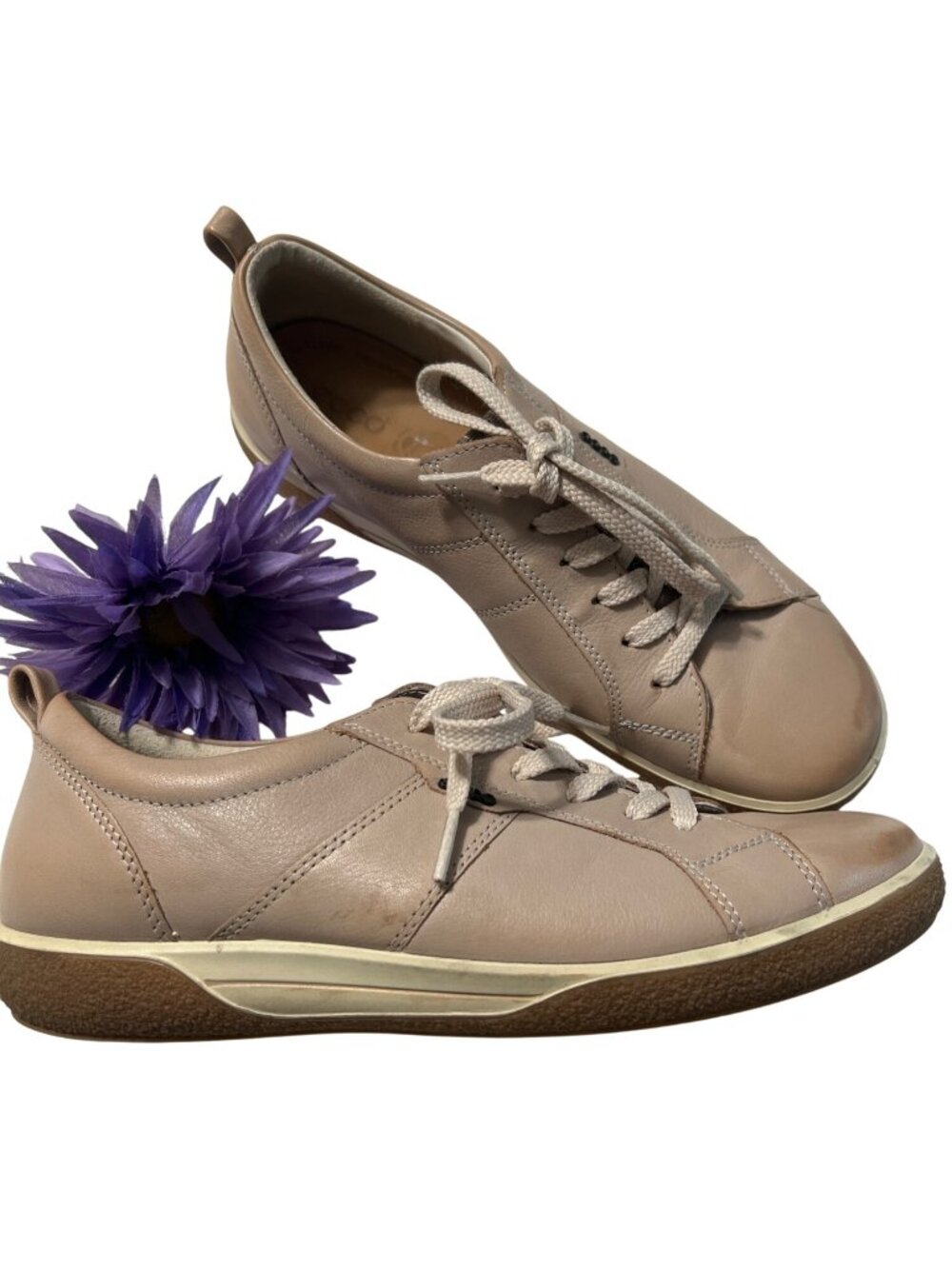 Ecco Womens Size 41 Beige Leather Sneakers With Rubber Soles